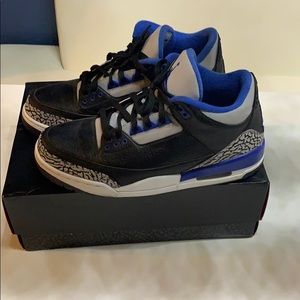 Jordan 3’s black/sport blue-wolf grey
